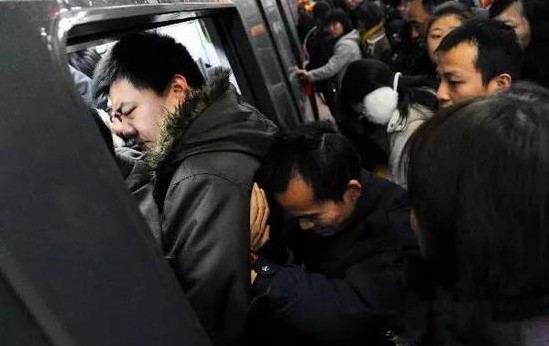 線路板廠就靜靜的看著你們擠地鐵 | 鞋都擠掉了！