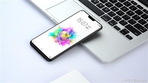 蘋(píng)果X雖然貴，但又一次引領(lǐng)了手機(jī)外觀
